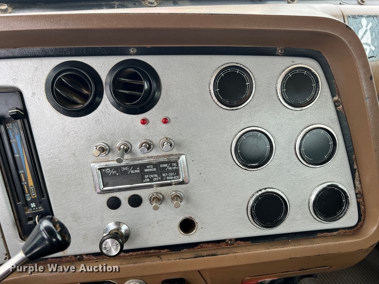 image for item DN3072 1995 Ford LTL9000  flatbed truck with mud mixing system