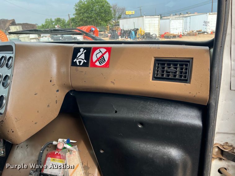 image for item DN3072 1995 Ford LTL9000  flatbed truck with mud mixing system