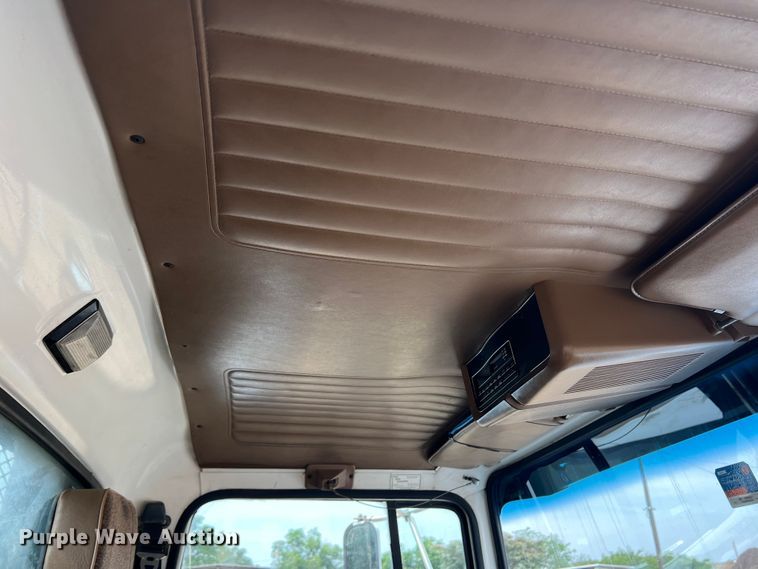 image for item DN3072 1995 Ford LTL9000  flatbed truck with mud mixing system