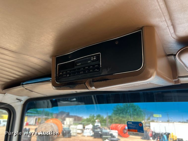 image for item DN3072 1995 Ford LTL9000  flatbed truck with mud mixing system