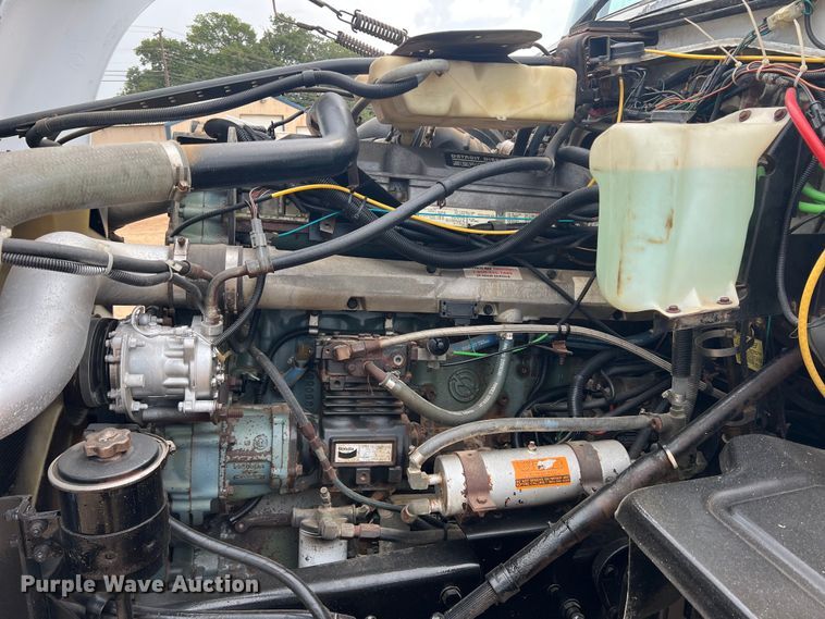 image for item DN3072 1995 Ford LTL9000  flatbed truck with mud mixing system