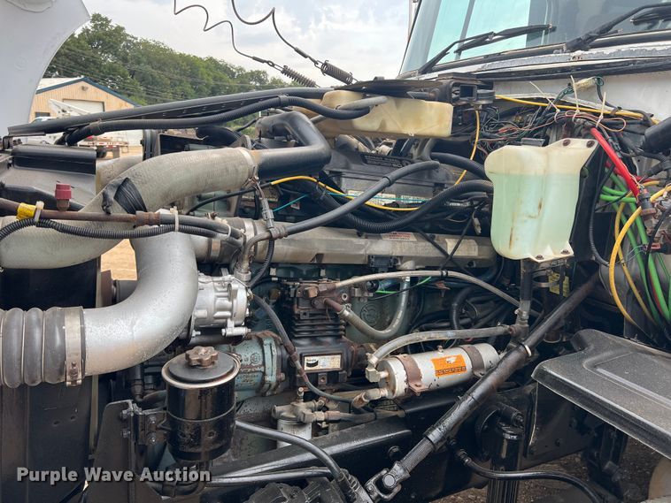 image for item DN3072 1995 Ford LTL9000  flatbed truck with mud mixing system