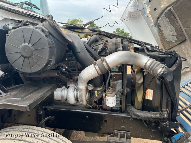 image for item DN3072 1995 Ford LTL9000  flatbed truck with mud mixing system