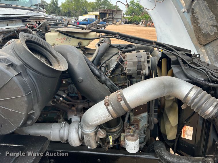 image for item DN3072 1995 Ford LTL9000  flatbed truck with mud mixing system