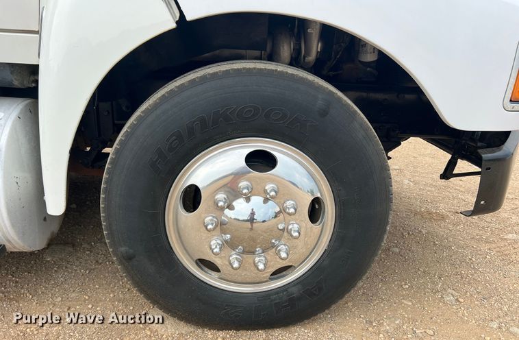 image for item DN3072 1995 Ford LTL9000  flatbed truck with mud mixing system