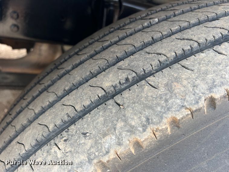 image for item DN3072 1995 Ford LTL9000  flatbed truck with mud mixing system