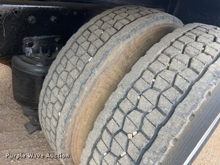 image for item DN3072 1995 Ford LTL9000  flatbed truck with mud mixing system