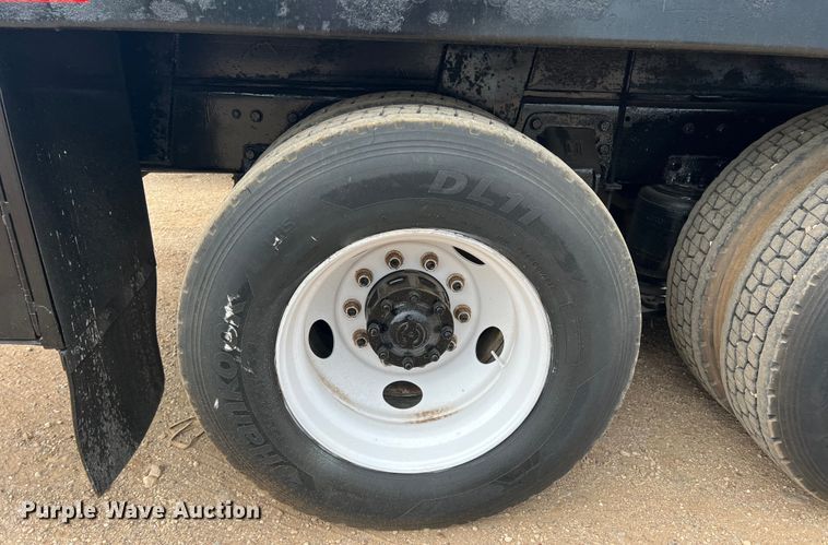 image for item DN3072 1995 Ford LTL9000  flatbed truck with mud mixing system