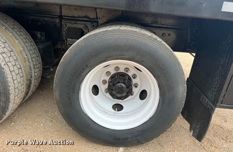 image for item DN3072 1995 Ford LTL9000  flatbed truck with mud mixing system