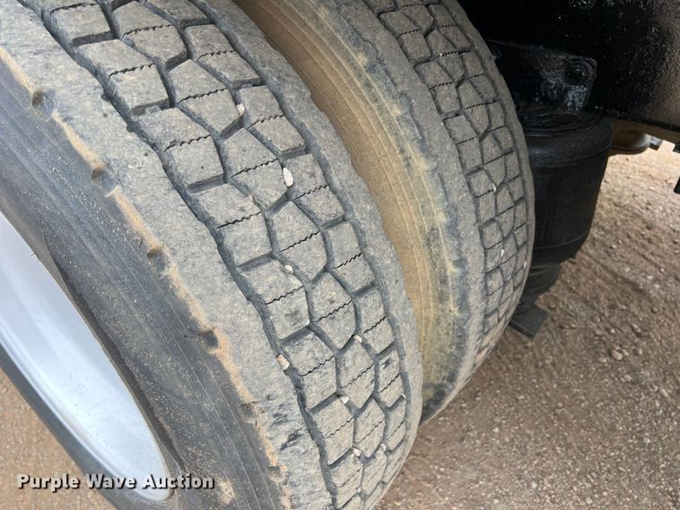 image for item DN3072 1995 Ford LTL9000  flatbed truck with mud mixing system