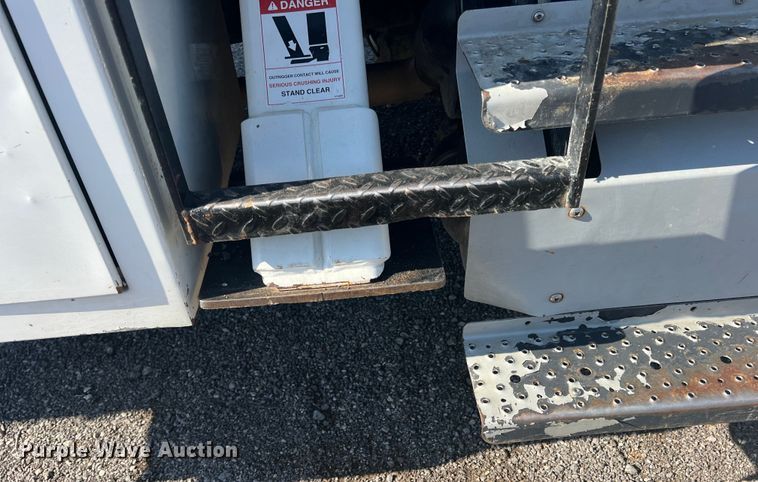 image for item DN3082 2013 Freightliner Business Class M2  forestry bucket truck