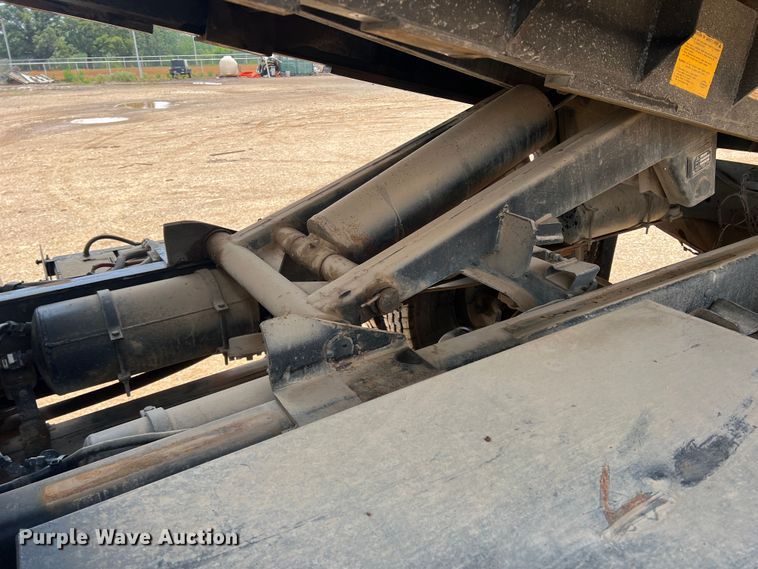 image for item DN3083 1998 Ford F800  dump truck