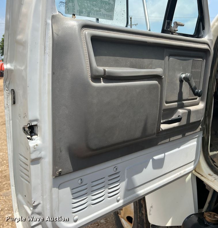 image for item DN3083 1998 Ford F800  dump truck