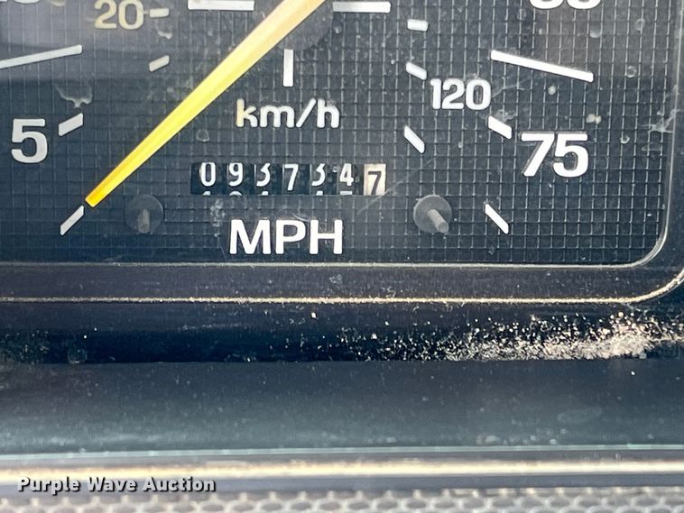 image for item DN3083 1998 Ford F800  dump truck