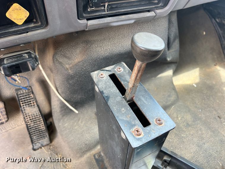 image for item DN3083 1998 Ford F800  dump truck