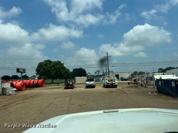 image for item DN3083 1998 Ford F800  dump truck