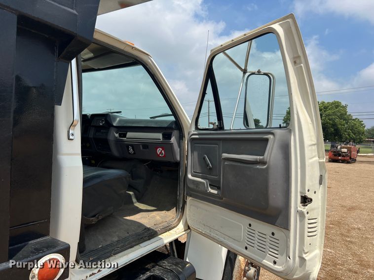 image for item DN3083 1998 Ford F800  dump truck