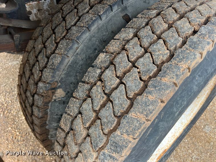 image for item DN3083 1998 Ford F800  dump truck