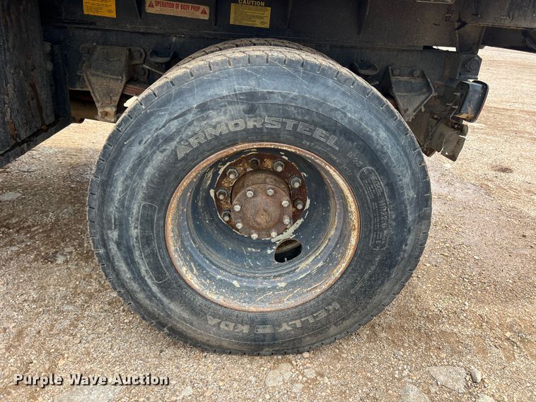 image for item DN3083 1998 Ford F800  dump truck