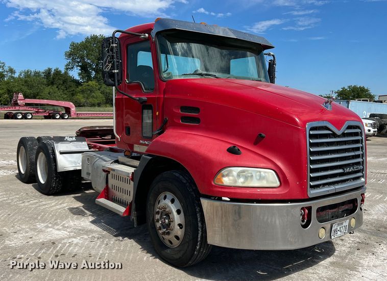 image for item DN3094 2015 Mack CXU  semi truck
