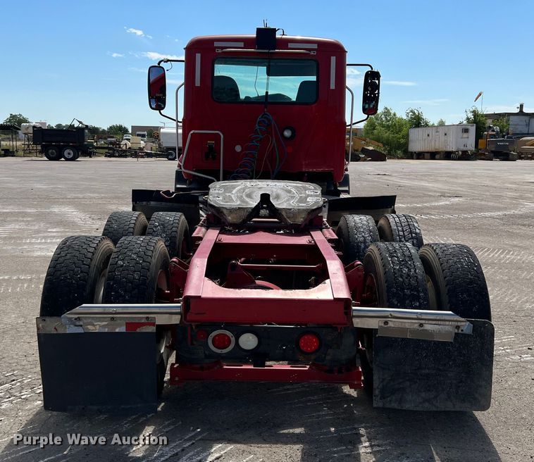 image for item DN3094 2015 Mack CXU  semi truck