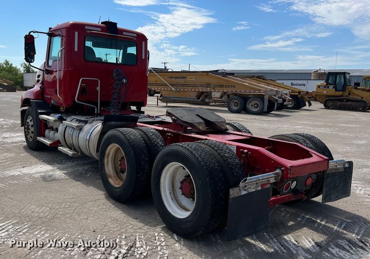 image for item DN3094 2015 Mack CXU  semi truck