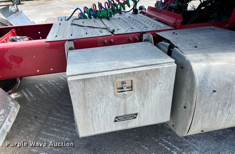 image for item DN3094 2015 Mack CXU  semi truck