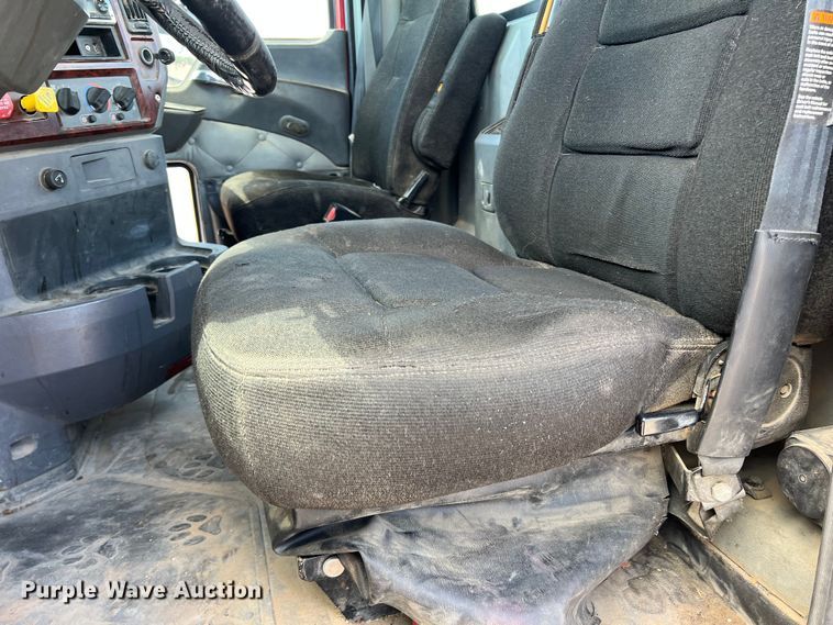 image for item DN3094 2015 Mack CXU  semi truck