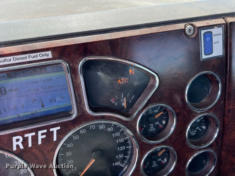 image for item DN3094 2015 Mack CXU  semi truck