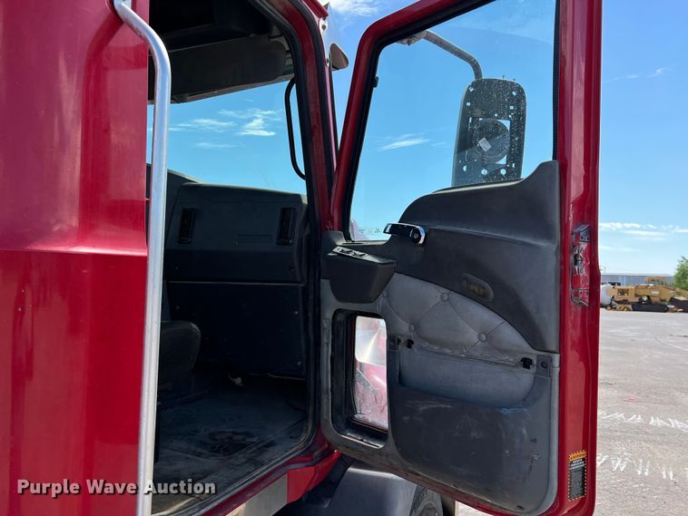 image for item DN3094 2015 Mack CXU  semi truck