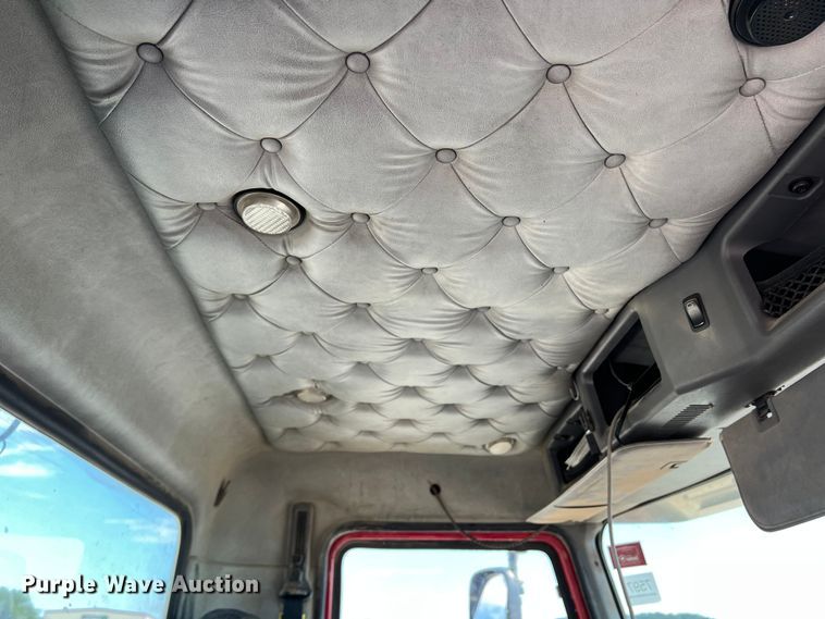 image for item DN3094 2015 Mack CXU  semi truck