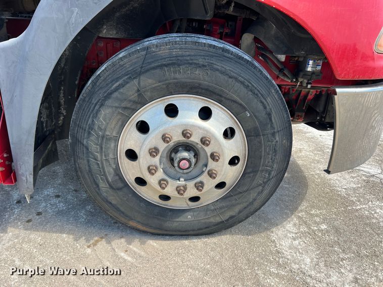 image for item DN3094 2015 Mack CXU  semi truck