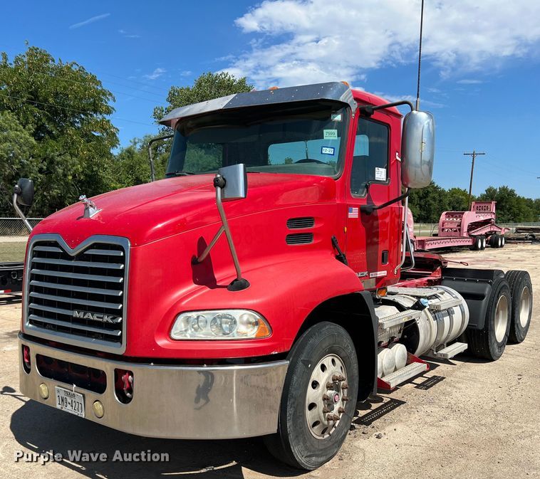 image for item DN3095 2015 Mack CXU  semi truck