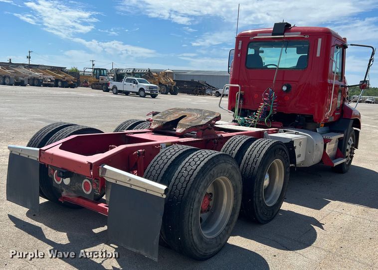 image for item DN3095 2015 Mack CXU  semi truck