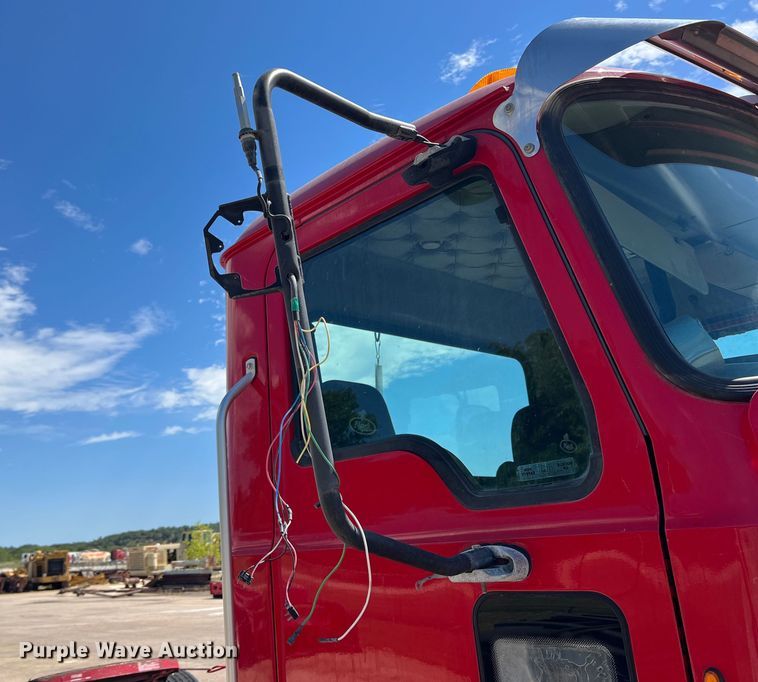 image for item DN3095 2015 Mack CXU  semi truck