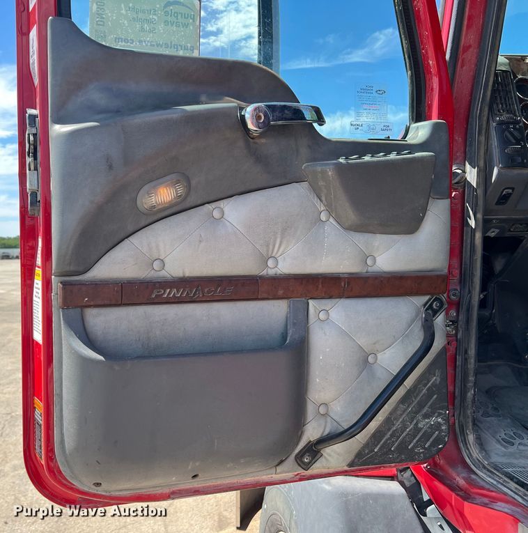 image for item DN3095 2015 Mack CXU  semi truck