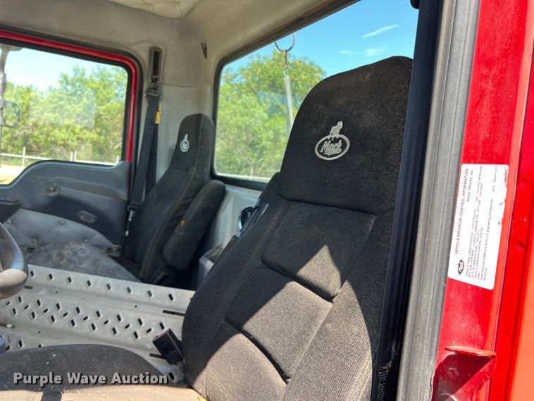 image for item DN3095 2015 Mack CXU  semi truck