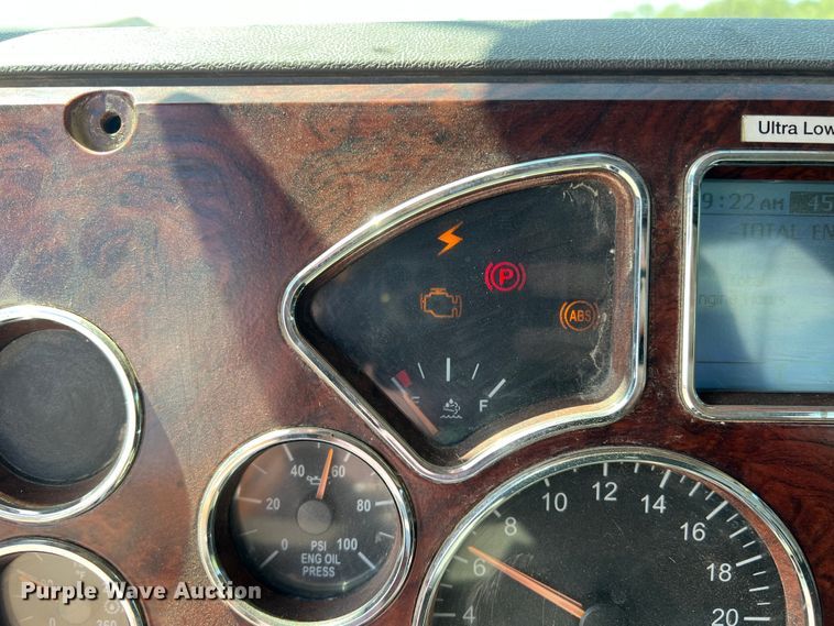 image for item DN3095 2015 Mack CXU  semi truck