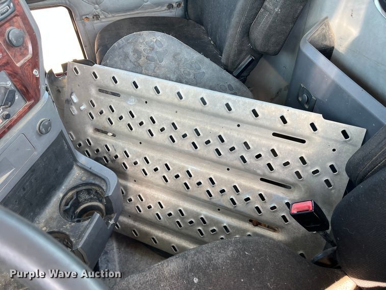 image for item DN3095 2015 Mack CXU  semi truck