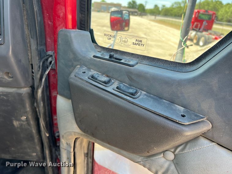 image for item DN3095 2015 Mack CXU  semi truck