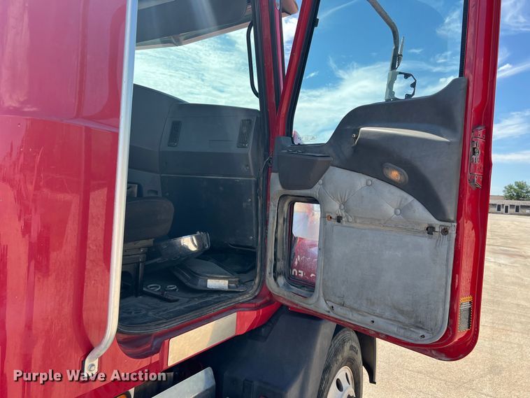 image for item DN3095 2015 Mack CXU  semi truck