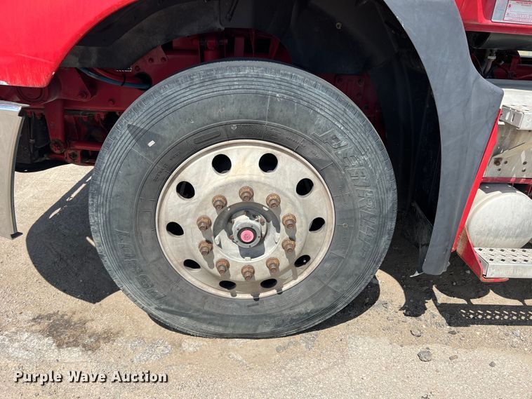 image for item DN3095 2015 Mack CXU  semi truck