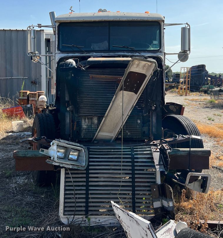 image for item DN3110 1994 Freightliner  dump truck