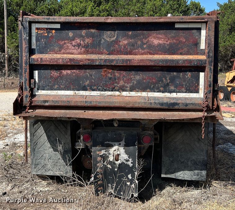 image for item DN3110 1994 Freightliner  dump truck