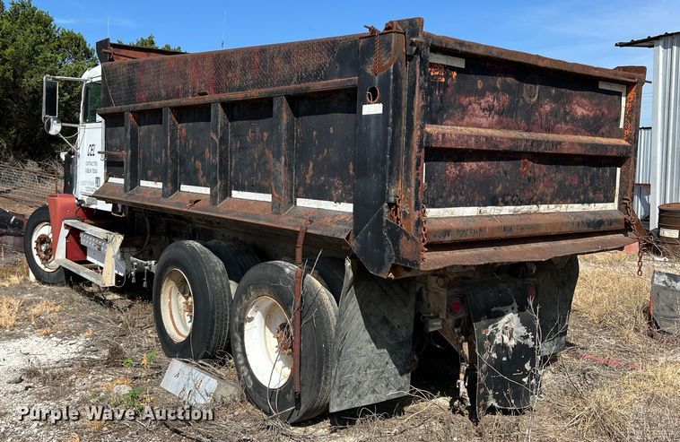 image for item DN3110 1994 Freightliner  dump truck