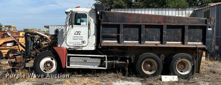 image for item DN3110 1994 Freightliner  dump truck
