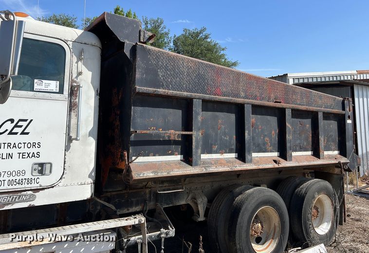 image for item DN3110 1994 Freightliner  dump truck