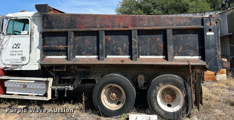 image for item DN3110 1994 Freightliner  dump truck