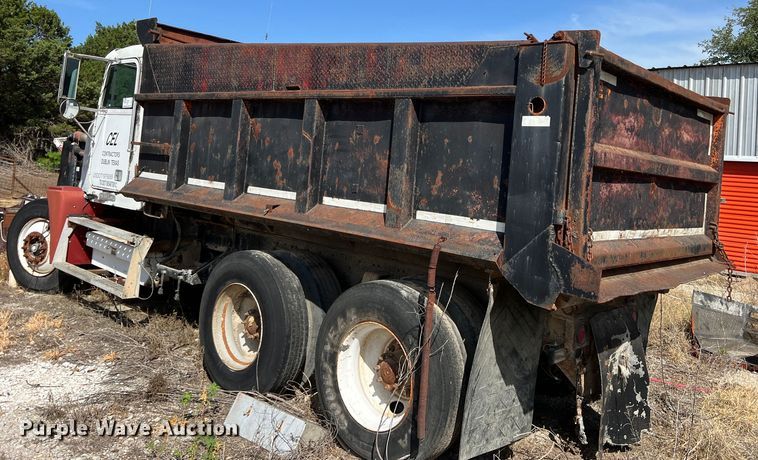 image for item DN3110 1994 Freightliner  dump truck