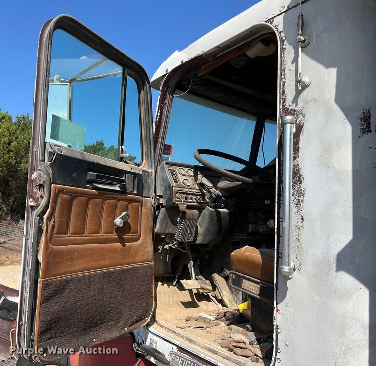 image for item DN3110 1994 Freightliner  dump truck